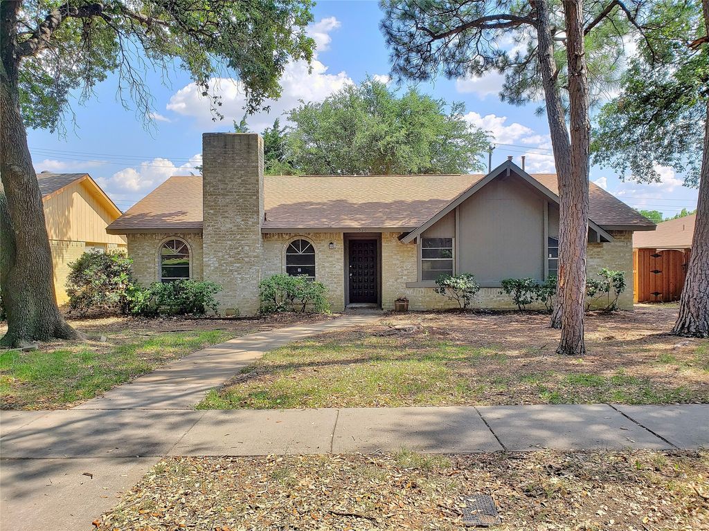1320 Iris Lane, Lewisville, TX 75067