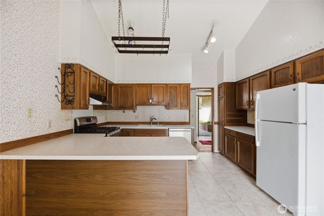 18510 66th Avenue NE, Kenmore, WA 98028