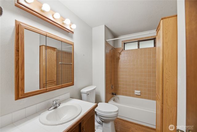 18510 66th Avenue NE, Kenmore, WA 98028