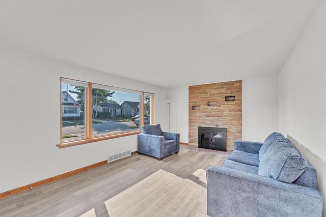 2912 24th AVENUE, Kenosha, WI 53140