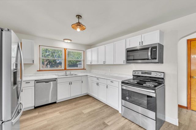 2912 24th AVENUE, Kenosha, WI 53140