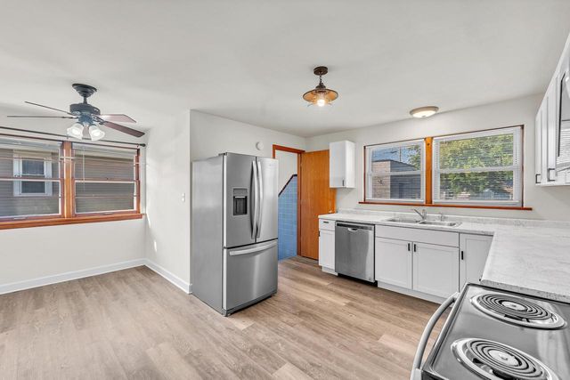 2912 24th AVENUE, Kenosha, WI 53140