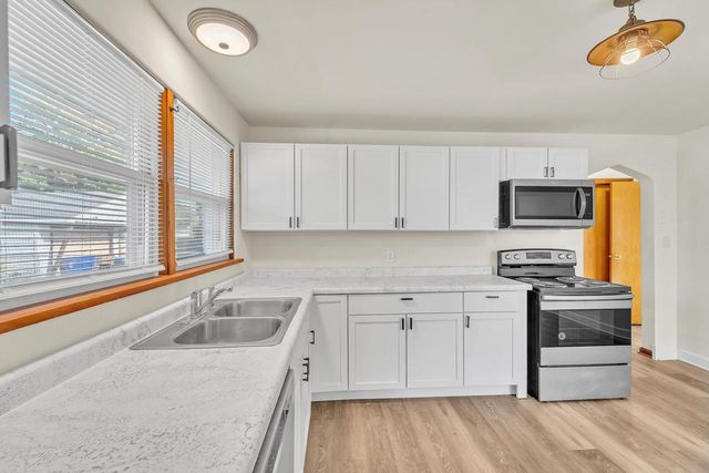 2912 24th AVENUE, Kenosha, WI 53140