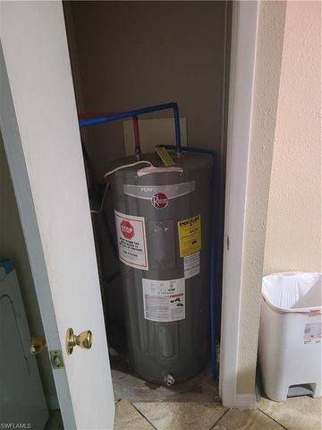 2463 Laurel LN, North Fort Myers, FL 33917