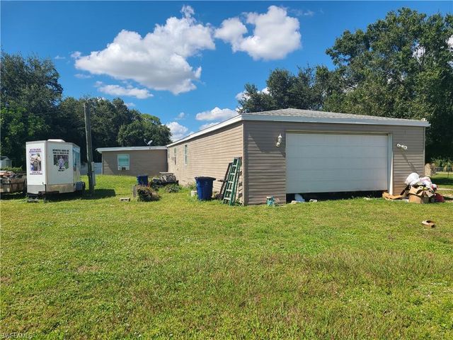 2463 Laurel LN, North Fort Myers, FL 33917