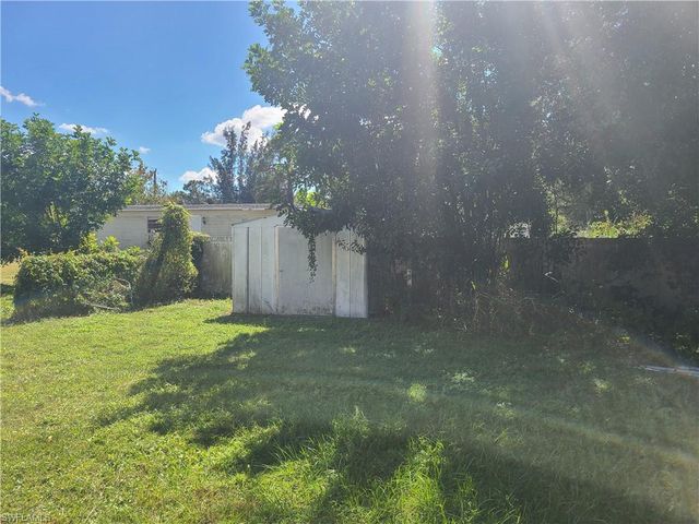 2463 Laurel LN, North Fort Myers, FL 33917