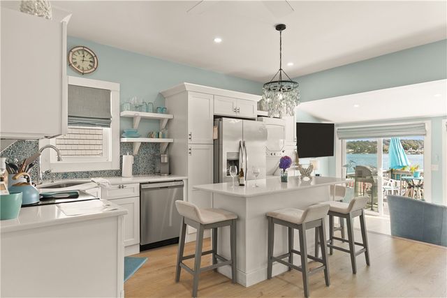61 Green Street, Portsmouth, RI 02871