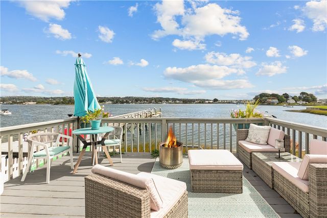 61 Green Street, Portsmouth, RI 02871