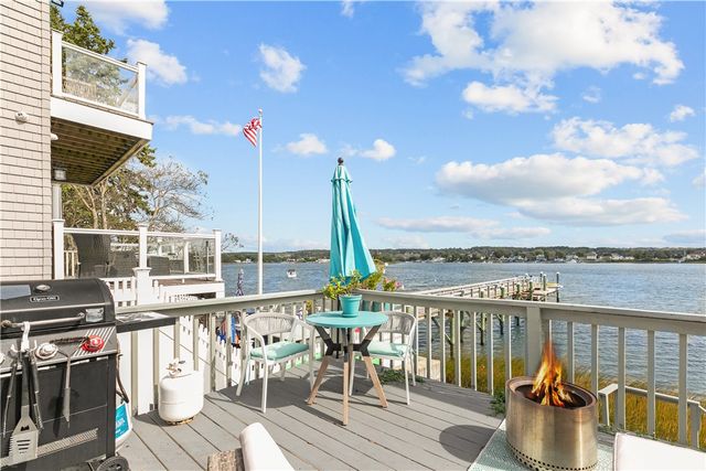 61 Green Street, Portsmouth, RI 02871