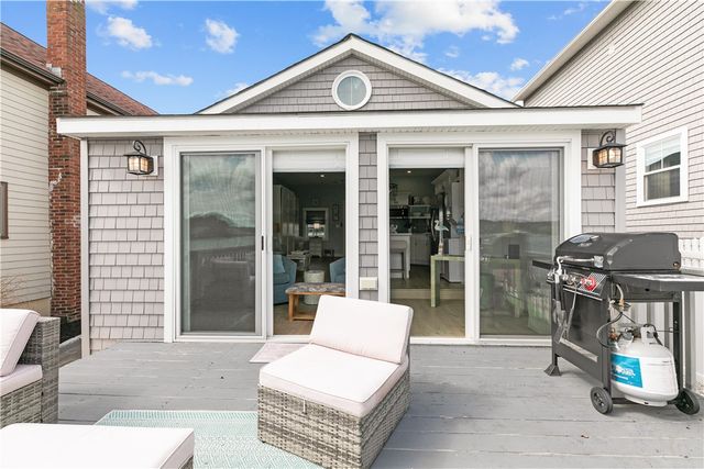 61 Green Street, Portsmouth, RI 02871