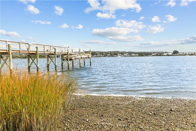 61 Green Street, Portsmouth, RI 02871