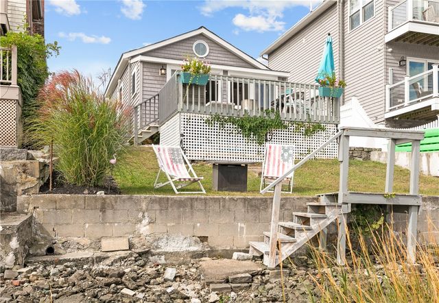 61 Green Street, Portsmouth, RI 02871