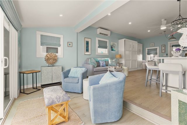 61 Green Street, Portsmouth, RI 02871