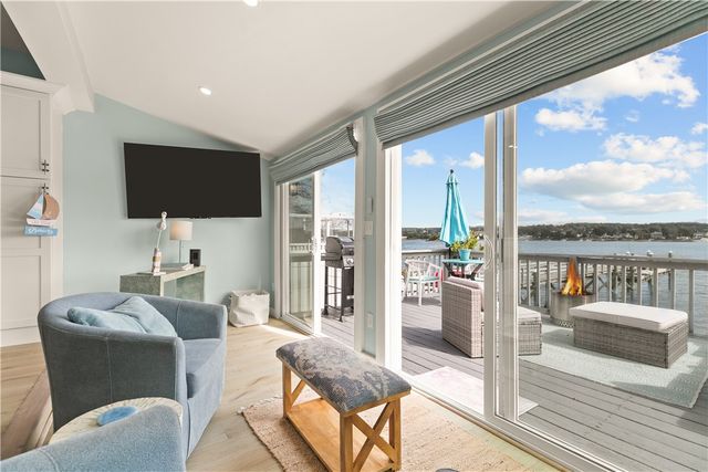 61 Green Street, Portsmouth, RI 02871
