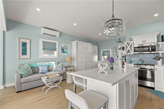 61 Green Street, Portsmouth, RI 02871