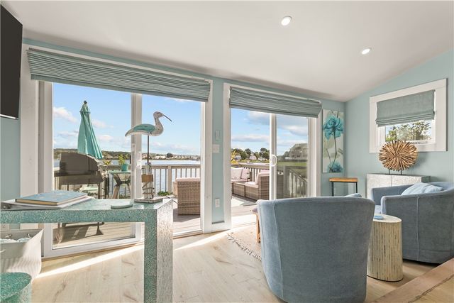 61 Green Street, Portsmouth, RI 02871
