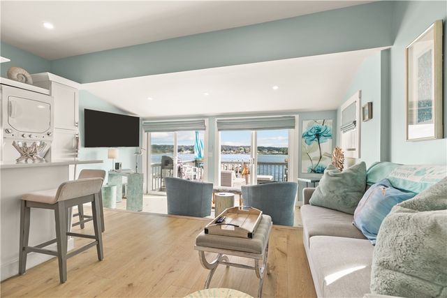 61 Green Street, Portsmouth, RI 02871