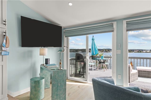 61 Green Street, Portsmouth, RI 02871