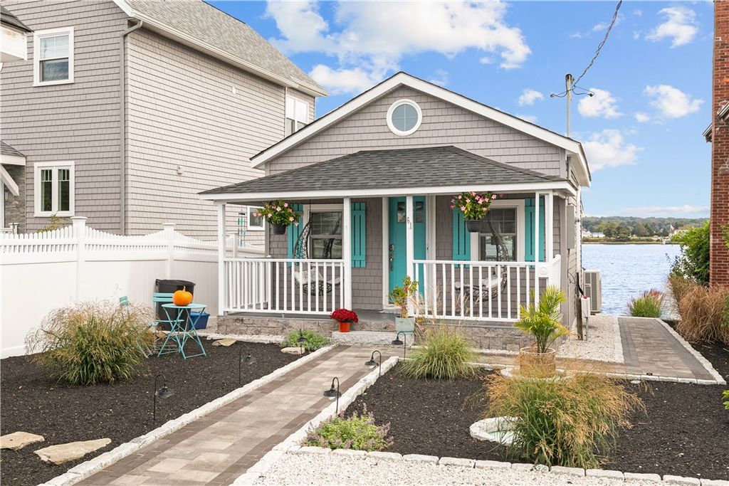 61 Green Street, Portsmouth, RI 02871