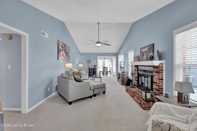 8018 Cloudcroft Ln, Louisville, KY 40220