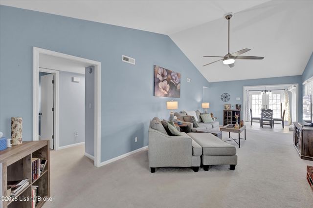 8018 Cloudcroft Ln, Louisville, KY 40220