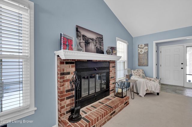 8018 Cloudcroft Ln, Louisville, KY 40220