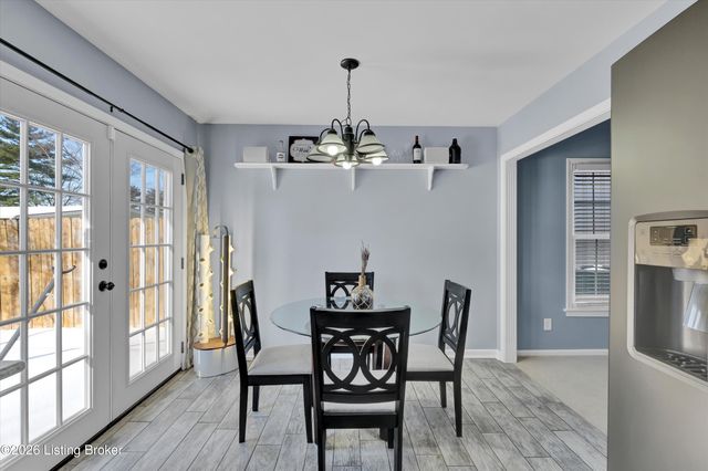 8018 Cloudcroft Ln, Louisville, KY 40220