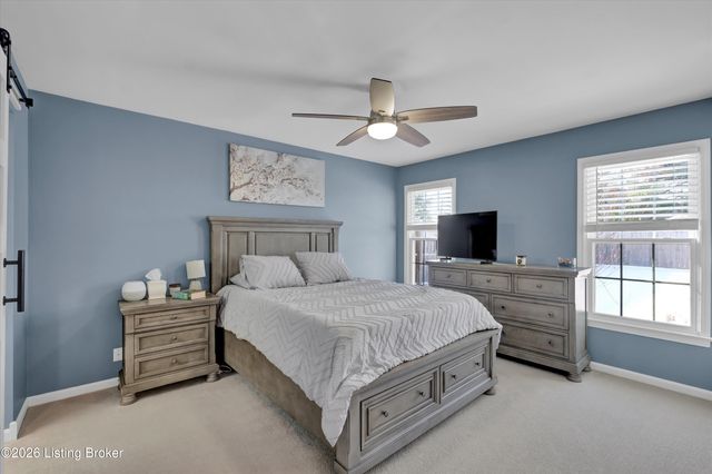 8018 Cloudcroft Ln, Louisville, KY 40220