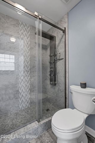 8018 Cloudcroft Ln, Louisville, KY 40220