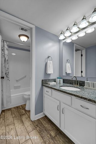 8018 Cloudcroft Ln, Louisville, KY 40220