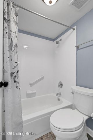 8018 Cloudcroft Ln, Louisville, KY 40220