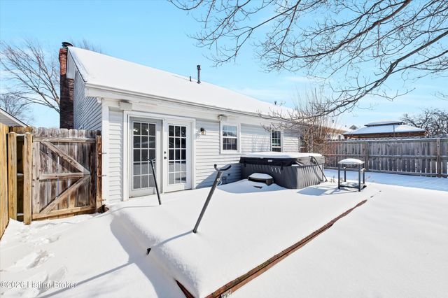 8018 Cloudcroft Ln, Louisville, KY 40220