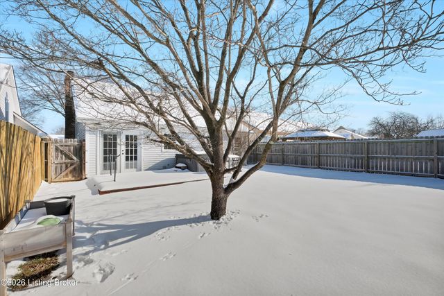 8018 Cloudcroft Ln, Louisville, KY 40220