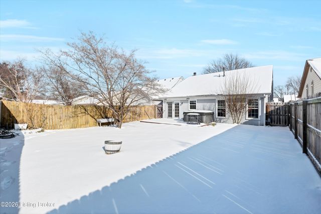 8018 Cloudcroft Ln, Louisville, KY 40220