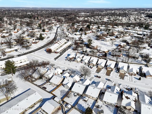 8018 Cloudcroft Ln, Louisville, KY 40220