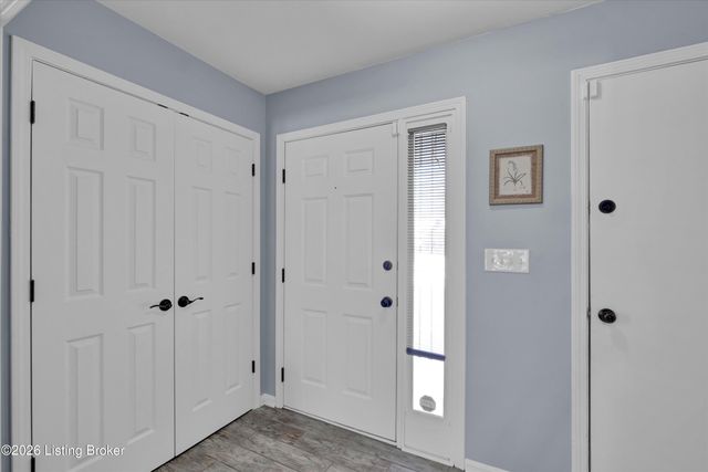 8018 Cloudcroft Ln, Louisville, KY 40220