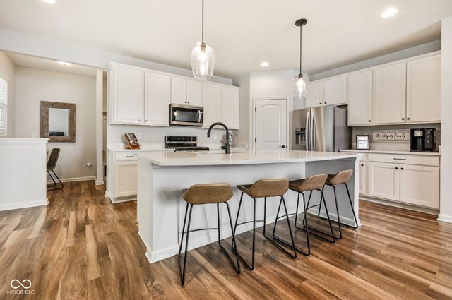 6768 Keepsake Drive, Whitestown, IN 46075