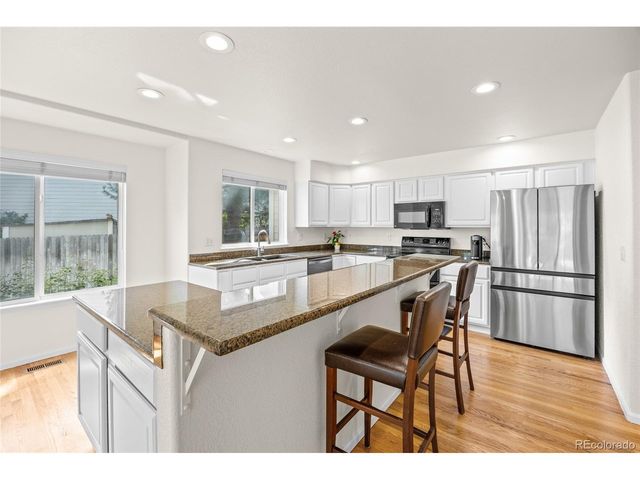 8825 Fairview Oaks Pl, Lone Tree, CO 80124