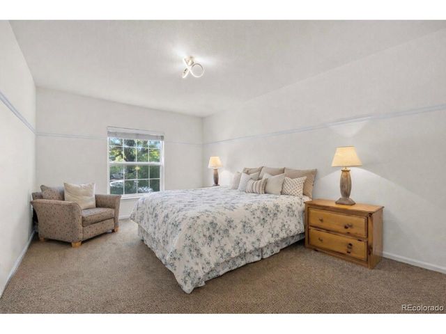 8825 Fairview Oaks Pl, Lone Tree, CO 80124