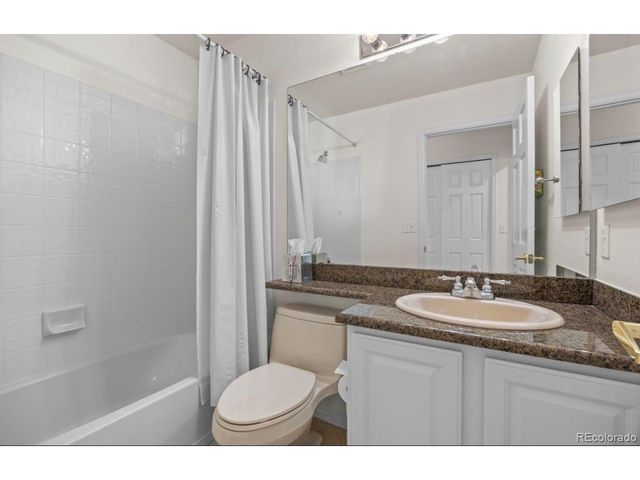 8825 Fairview Oaks Pl, Lone Tree, CO 80124