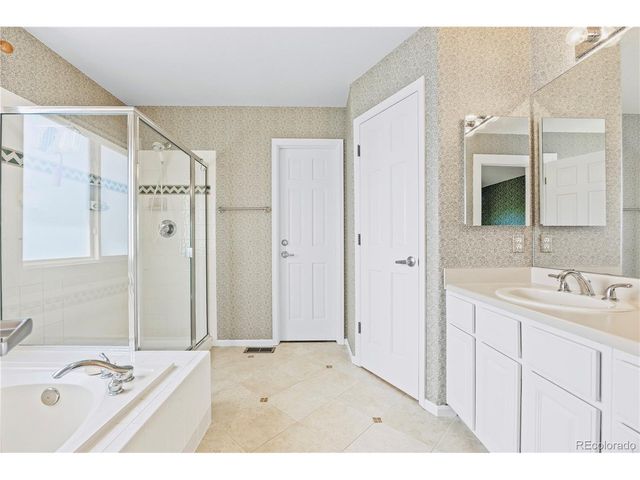 8825 Fairview Oaks Pl, Lone Tree, CO 80124