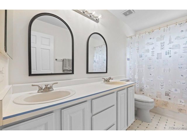 8825 Fairview Oaks Pl, Lone Tree, CO 80124