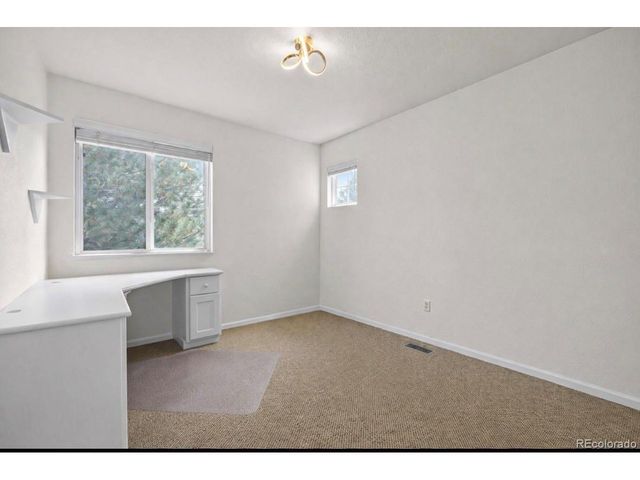 8825 Fairview Oaks Pl, Lone Tree, CO 80124