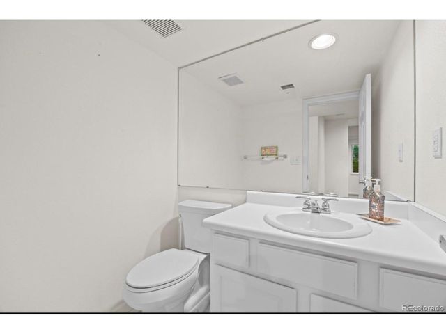 8825 Fairview Oaks Pl, Lone Tree, CO 80124