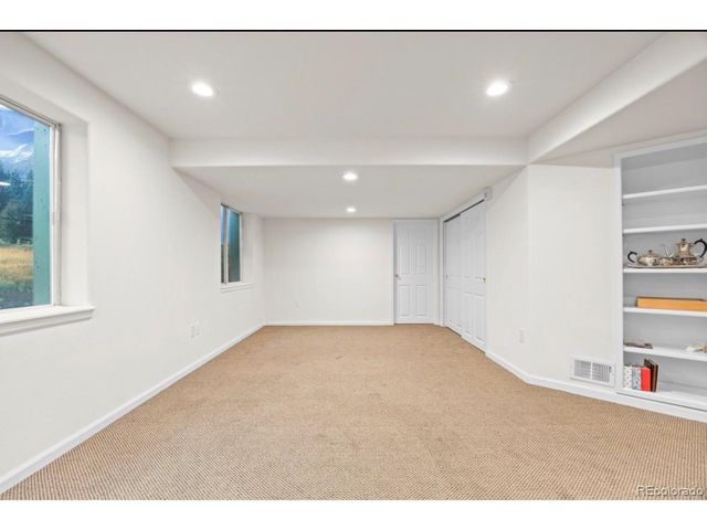 8825 Fairview Oaks Pl, Lone Tree, CO 80124