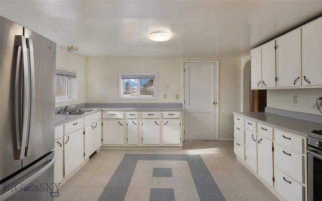 1215 E Gallatin Street, Livingston, MT 59047