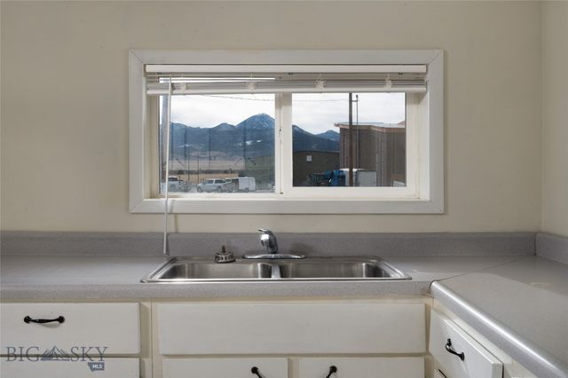 1215 E Gallatin Street, Livingston, MT 59047