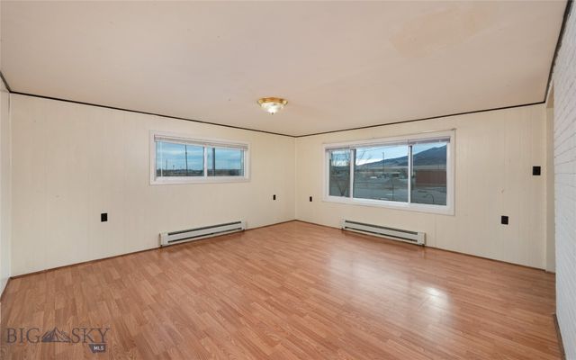 1215 E Gallatin Street, Livingston, MT 59047