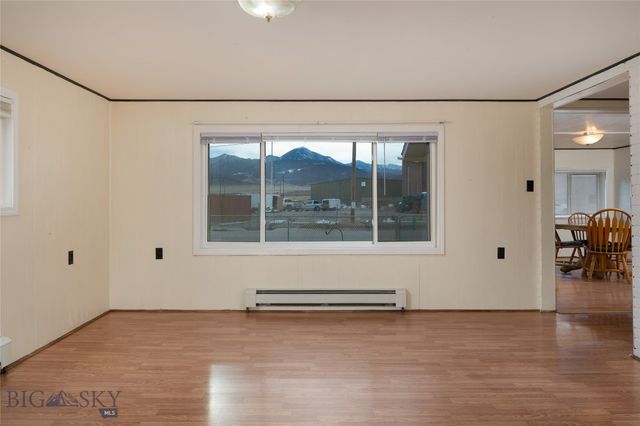 1215 E Gallatin Street, Livingston, MT 59047