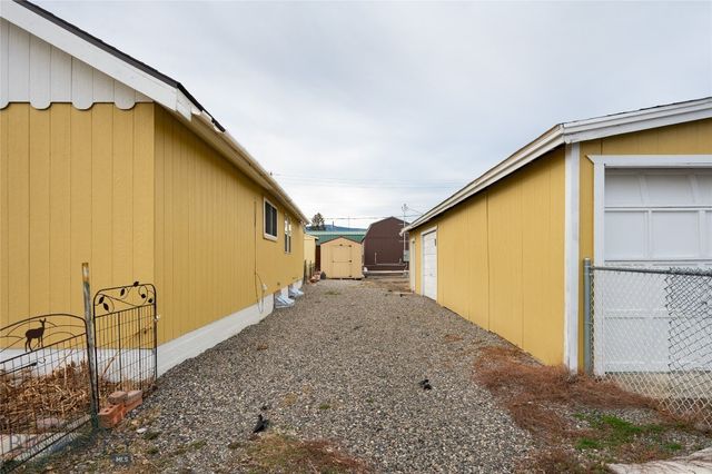 1215 E Gallatin Street, Livingston, MT 59047